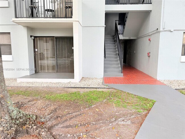 Foto del edificio - 7200 NW 179th St