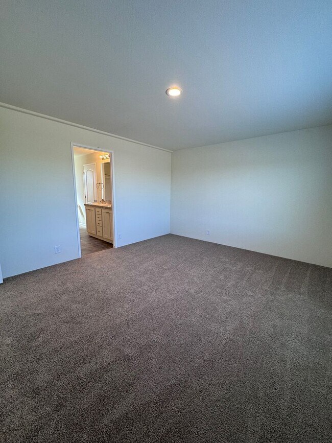 Building Photo - Beautiful 4 bed 2 bath new build home!