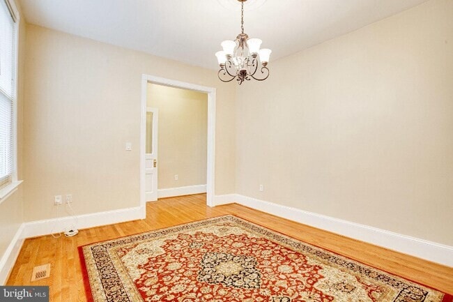 Building Photo - 1501 G St SE