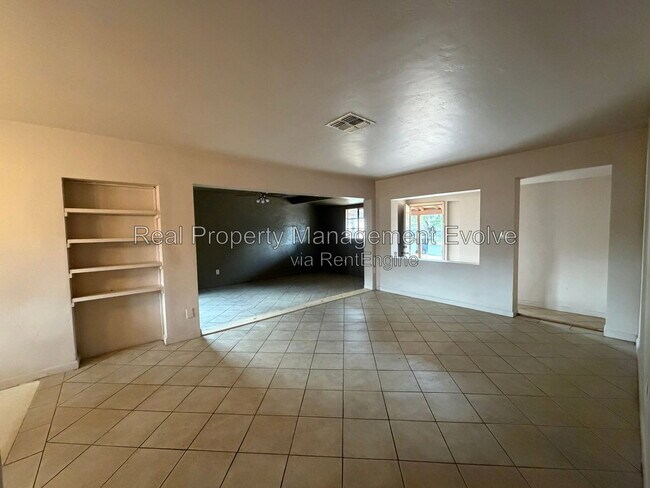 Foto del edificio - 2320 W Rose Ln