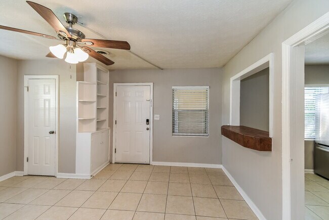 Foto del edificio - 7909 Caxton Cir W