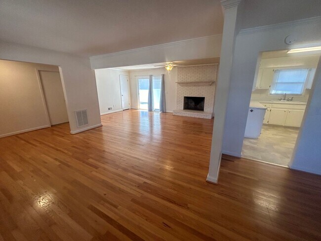 Building Photo - 1015 Walters Ln