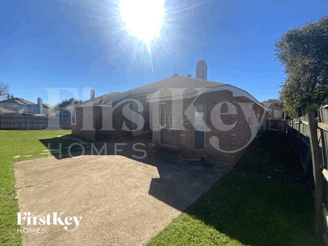 Building Photo - 5309 Tennis Villa Dr