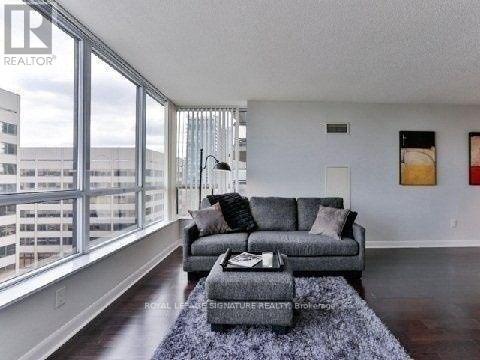 Photo du bâtiment - 33-833 Sheppard Ave E