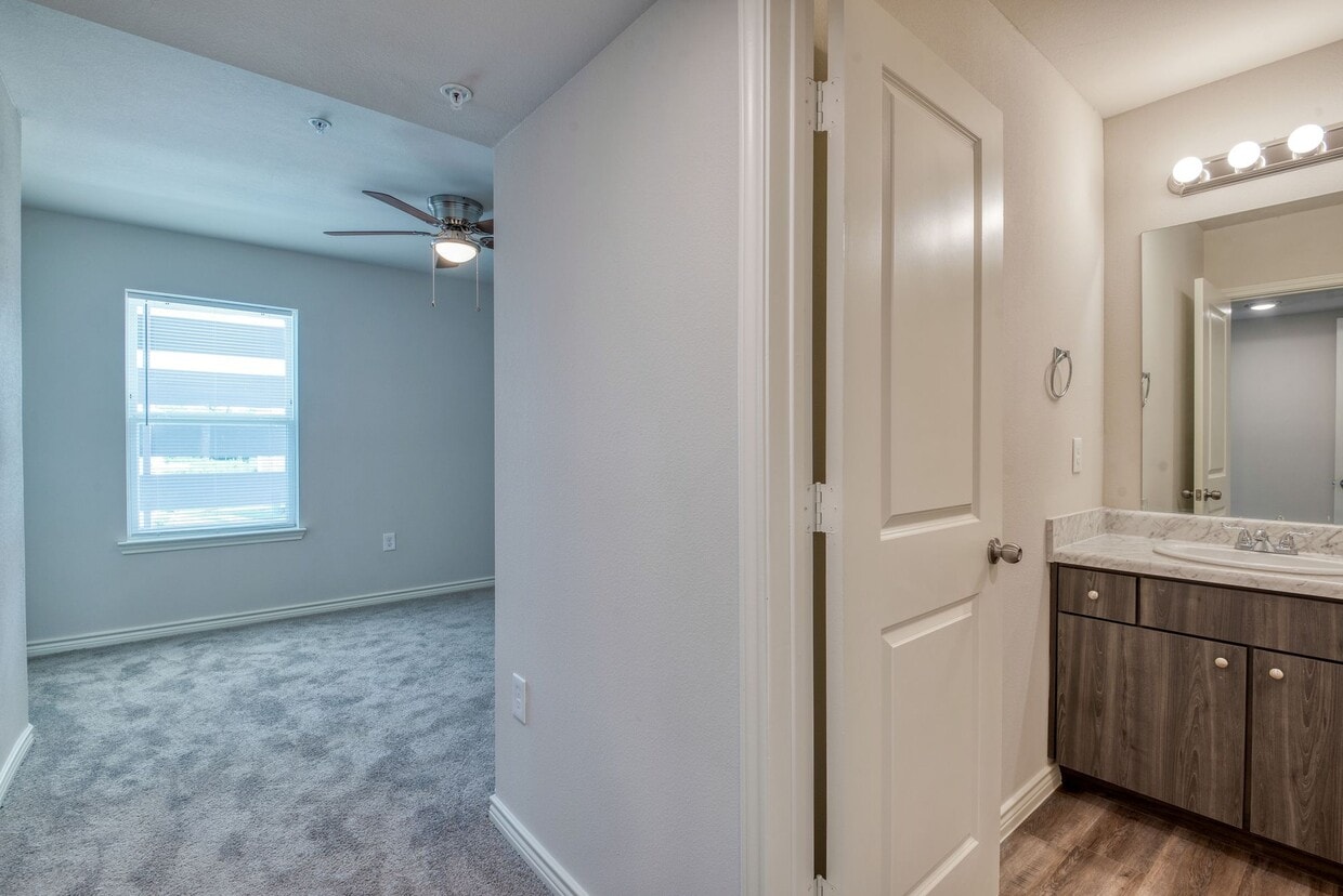 Primary Photo - Miramonte Single Living