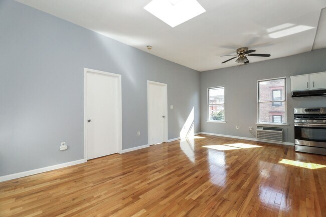 Building Photo - 500 Madison St