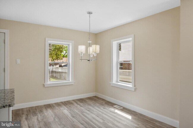 Building Photo - 506 3rd Ave