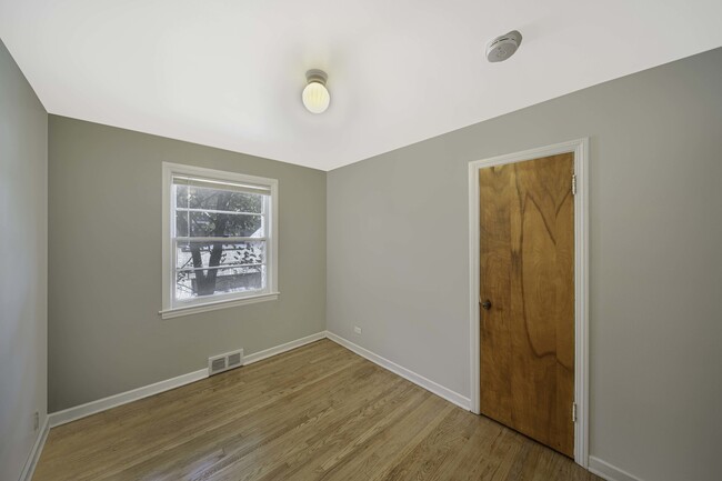 Building Photo - 8237 Kilpatrick Ave