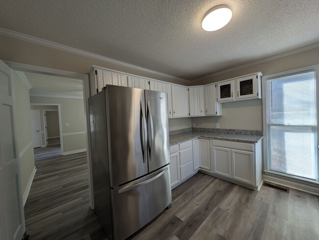 Building Photo - Gorgeous Brick 4 bedroom, 4 bathroom home located in the Farmwood community in Minthill!