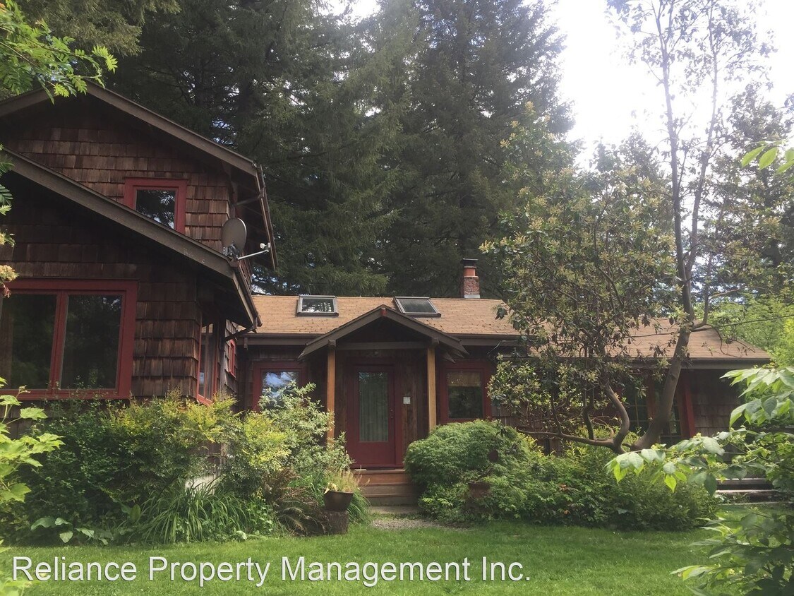 Primary Photo - 3 br, 1.5 bath House - 25266 NW Dixie Moun...