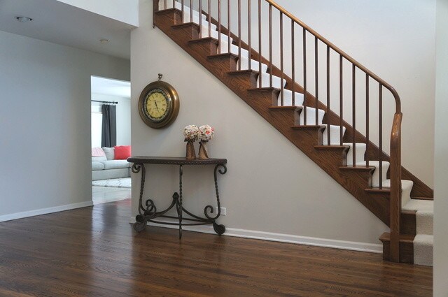 Building Photo - 560 Rivershire Pl