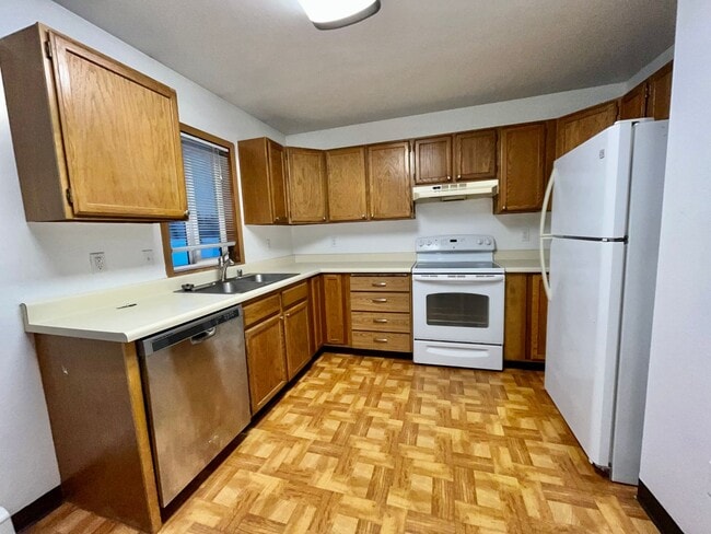 Building Photo - 4897 Dartmouth Dr