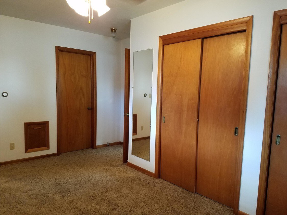 Primary Photo - 3316 Midway Dr