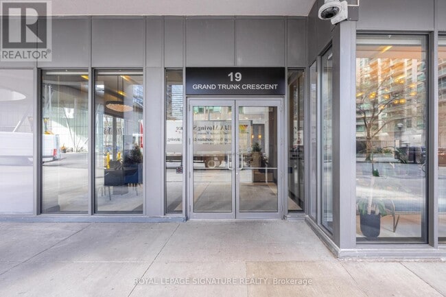 Building Photo - 19 Grand Trunk Crescent