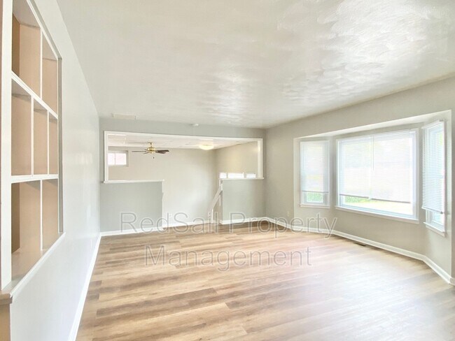 Building Photo - 34 Warren Dr