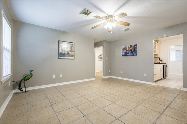 Building Photo - 1005 Rosepoint Dr