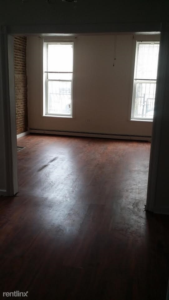 Building Photo - 77 Dikeman St