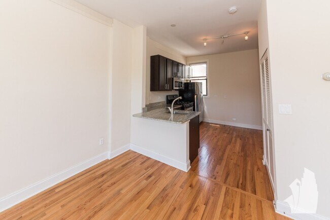 Foto del edificio - 2954 N Racine Ave