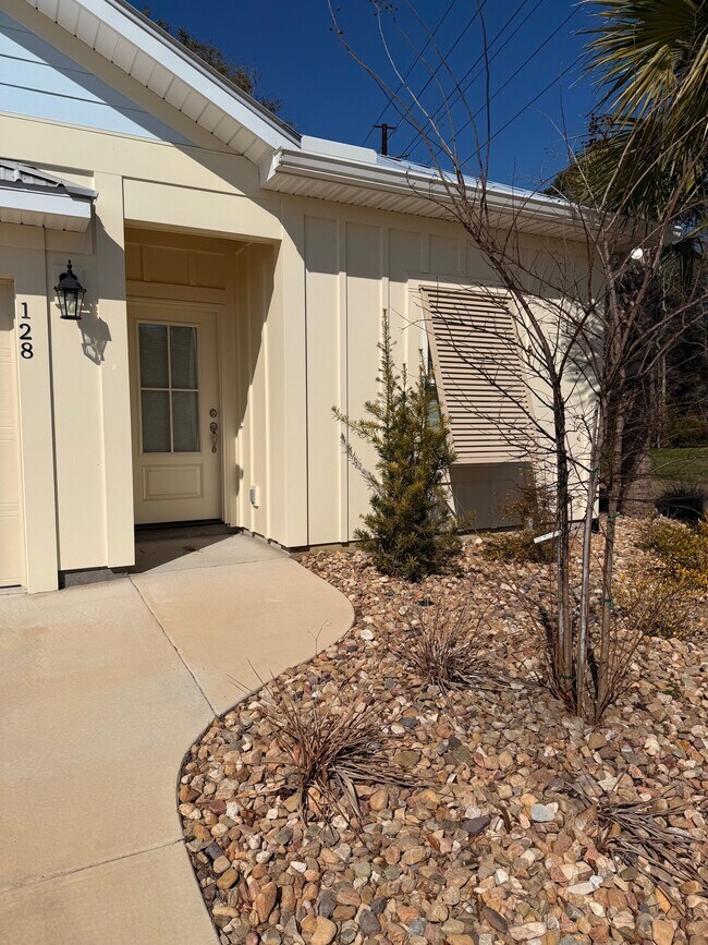 Foto del edificio - 128 Hallandale Ln