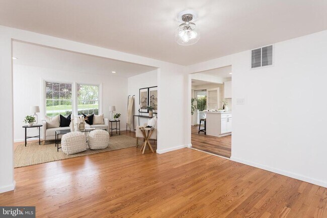 Foto del edificio - 16742 Ridge Rd