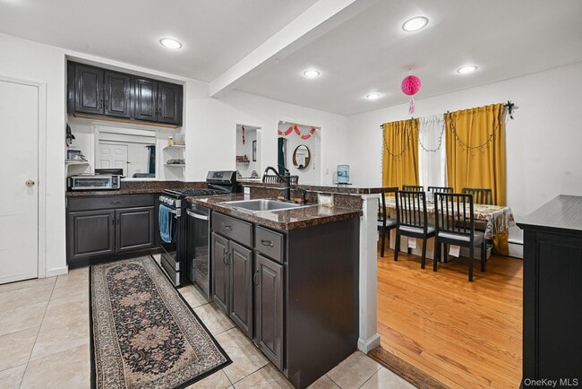 Building Photo - 13 Herbert Ave