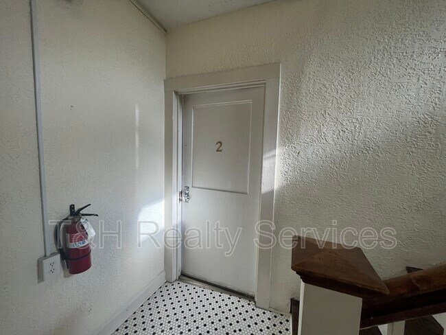 Foto del edificio - 3504 E Fall Creek Pkwy N Dr