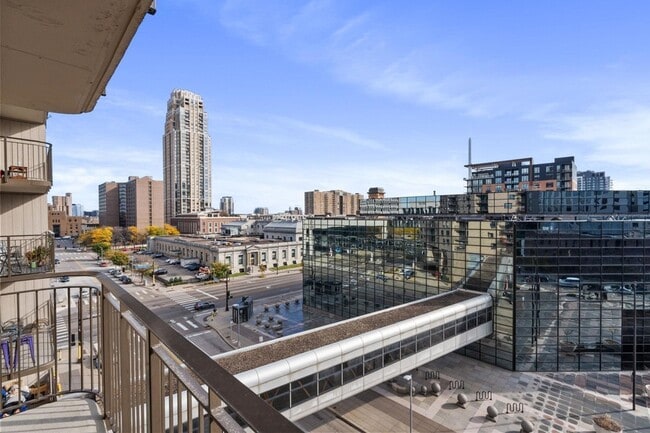 Foto del edificio - 121 Washington Ave S