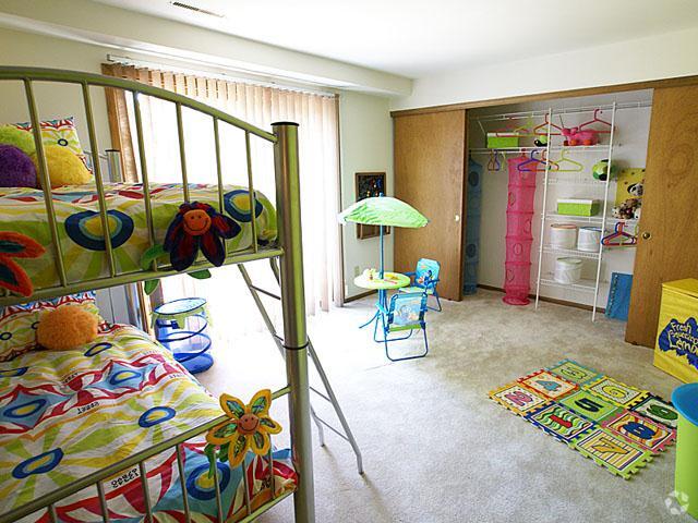 Bedroom - Presidio Square Apartments