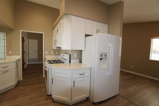 Foto del edificio - Lovely Single-Story 2-Bedroom Home in Redl...