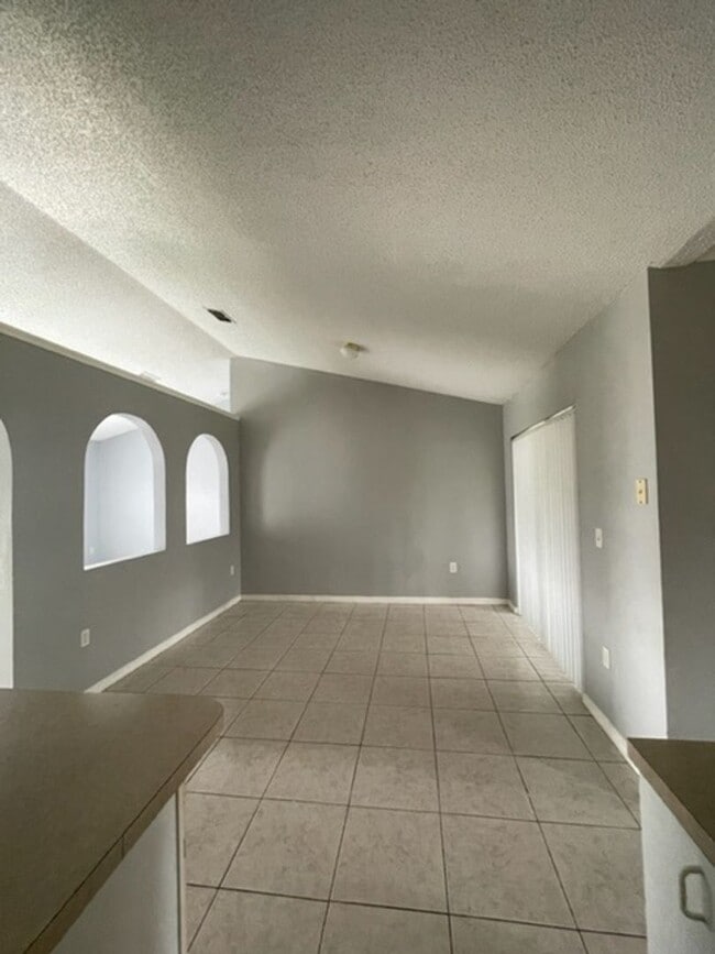 Building Photo - 3/2 in Poinciana for Rent