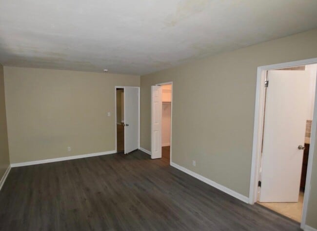 Building Photo - 2720 SW 15th Ct