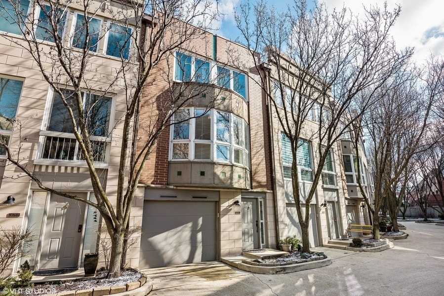 Foto principal - 2675 N Greenview Ave