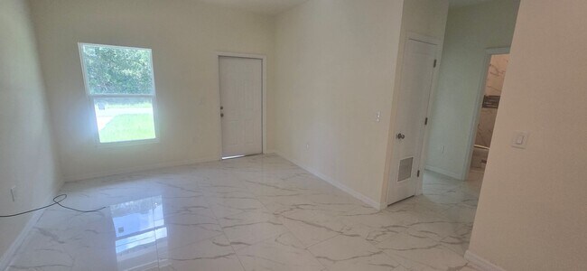 Foto del edificio - Great Location  2/1 Single Family Home