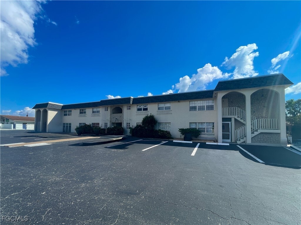 Foto principal - 4923 Vincennes Ct