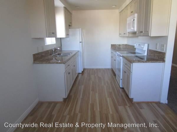 Building Photo - 653 Chamberlain Ave