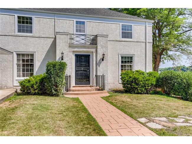 Foto del edificio - 18000 Breezy Point Rd