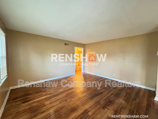 Foto del edificio - 1593 E Holmes Rd