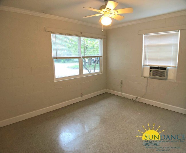 Building Photo - Quaint 2 Bedroom Cottage in Mary Esther