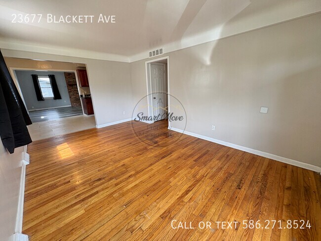 Foto del edificio - 23677 Blackett Ave