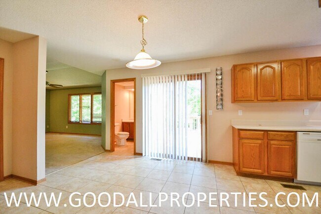 Foto del edificio - 3 Bedroom Home in West Des Moines!