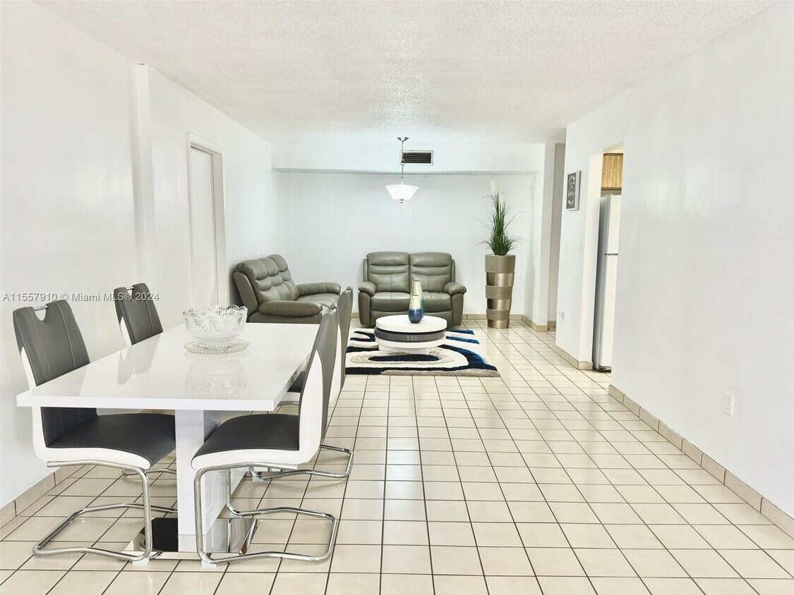 Building Photo - 1300 SW 122nd Ave