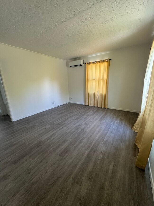 Foto del edificio - 913 E 460 S St