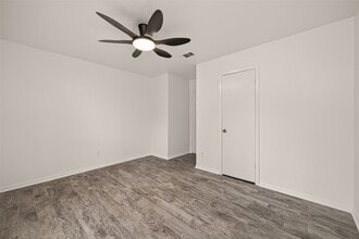 Building Photo - 5615 Beechnut St