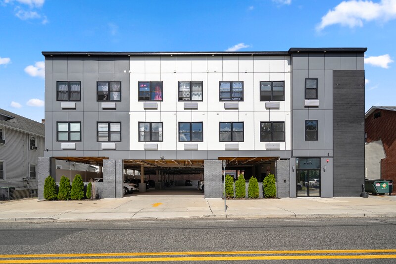 Foto principal - 51 E Main St