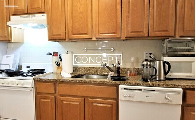 Foto del edificio - 45 Bay State Rd