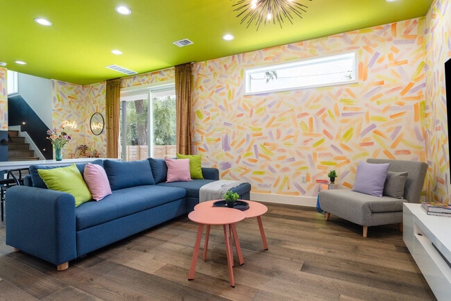 Building Photo - 2415 E 10th St