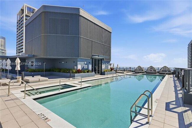 Foto del edificio - 121 NE 5th St