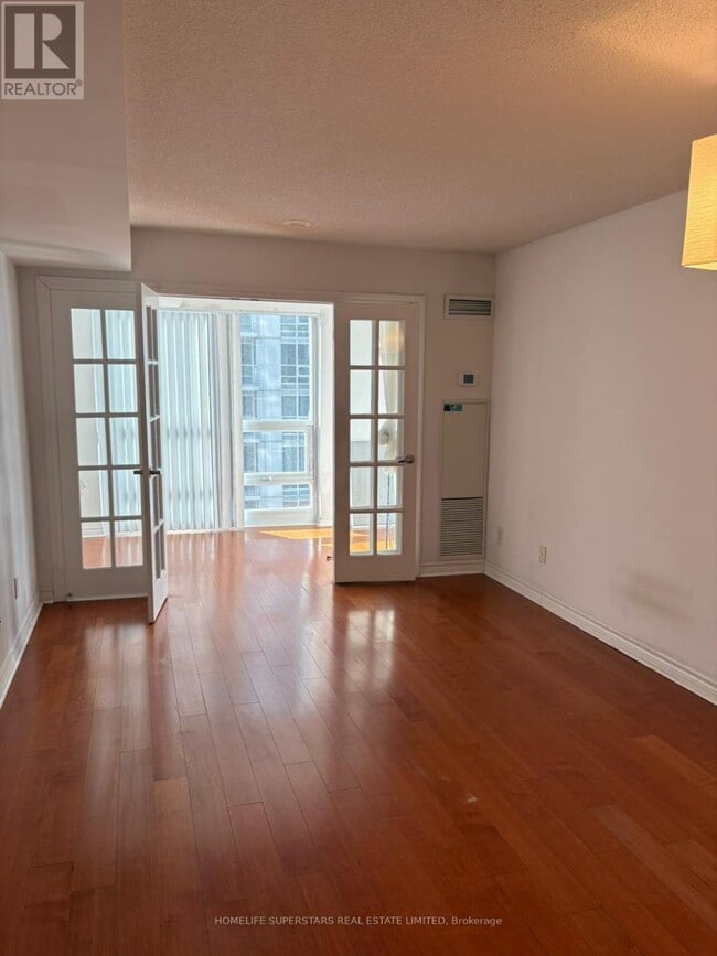 Building Photo - 763 Bay St.