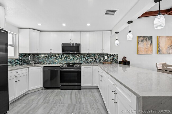 Building Photo - 2841 NE 33rd Ct