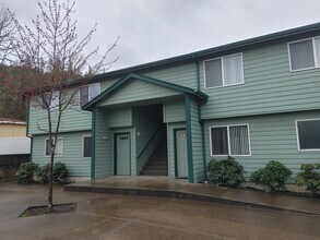 Building Photo - 113 NE Timberlake St